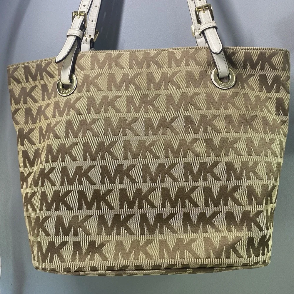 Michael Kors Womens Signature Jet Set Canvas Tote tan and gold. EUC 10x15x6